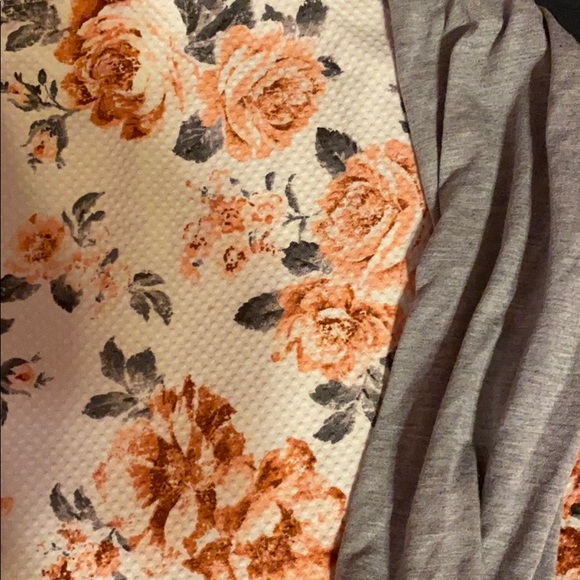 Floral tee - Picture 2 of 5